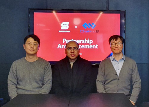 왼쪽부터 썸씽 김희배 대표, 체인투비 China Biz CEO Ai Shuguang, 체인투비 장 민 대표